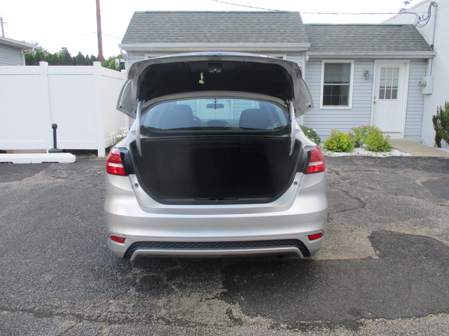 2016 SILVER Ford Focus (1FADP3F25GL) , AUTOMATIC transmission, located at 540a Delsea Drive, Sewell, NJ, 08080, (856) 589-6888, 39.752560, -75.111206 - Photo#27